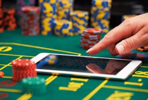 Tapis de poker et smartphone