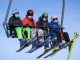4 skieurs dans un télésiège